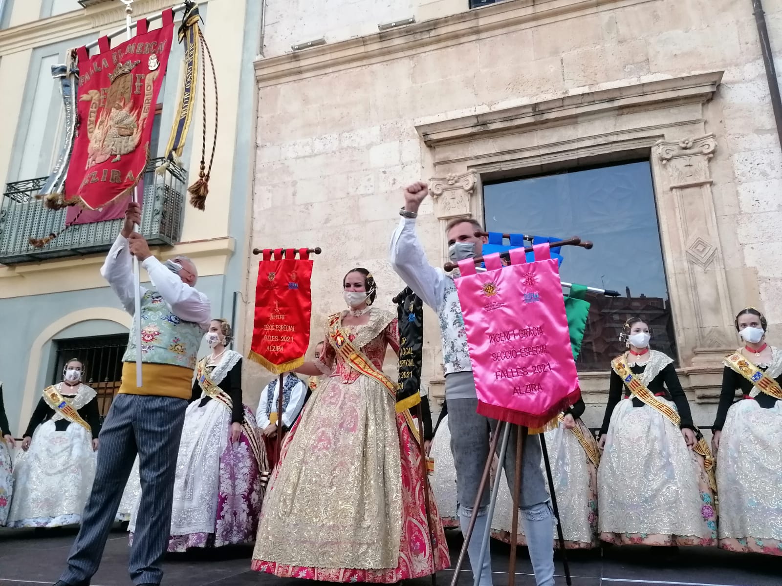 La falla El Mercat hace doblete y se lleva el primer premio al monumento grande e infantil de las fallas extraordinarias de Alzira de 2021