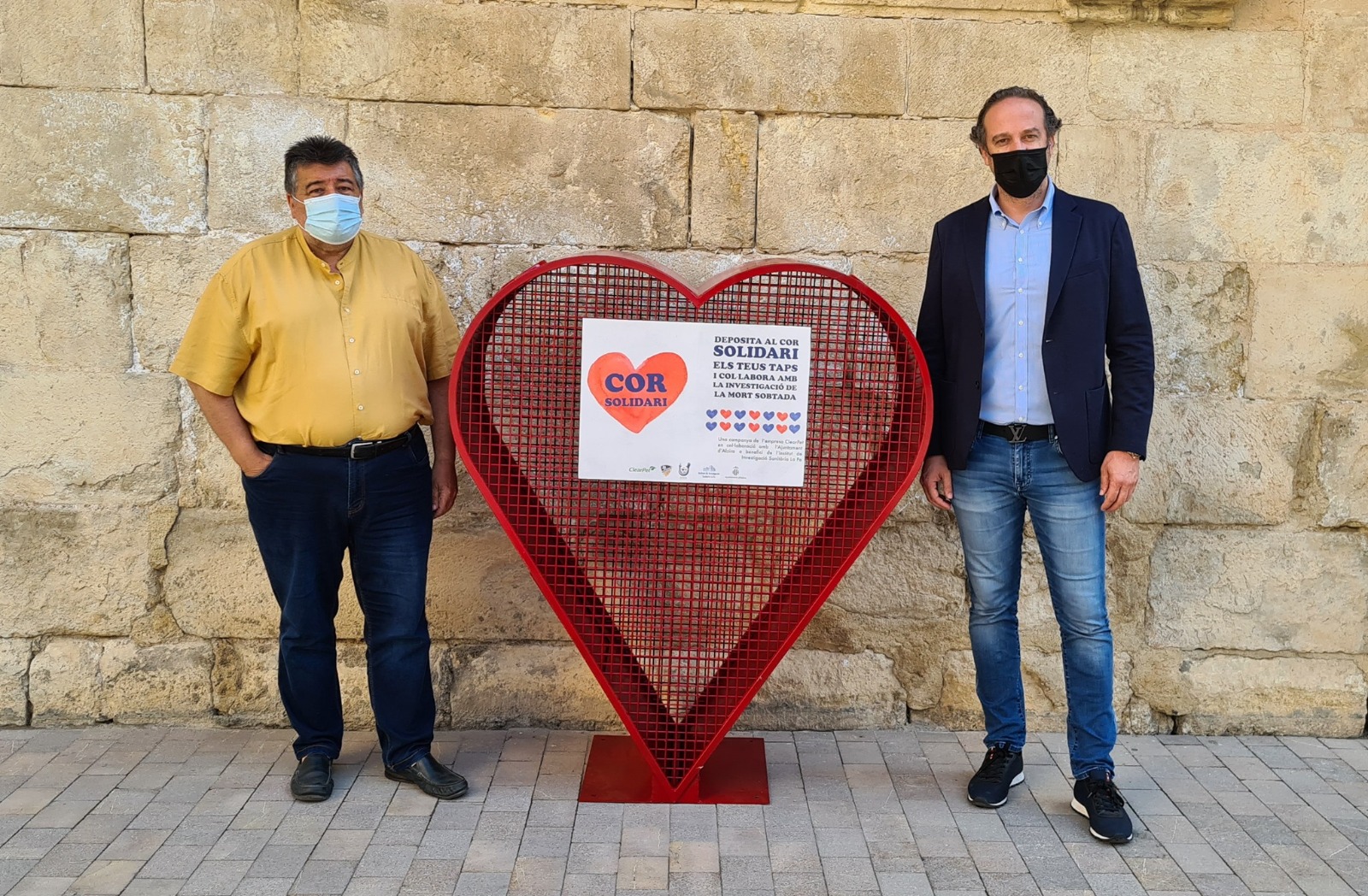 Alzira recoge en tres meses 200.000 tapones en los «cors solidaris» a favor del memorial Nacho Barberà