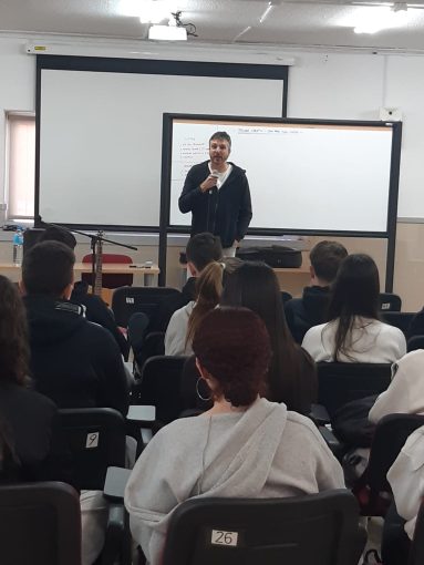 Taller creatiu de com fer una cançó